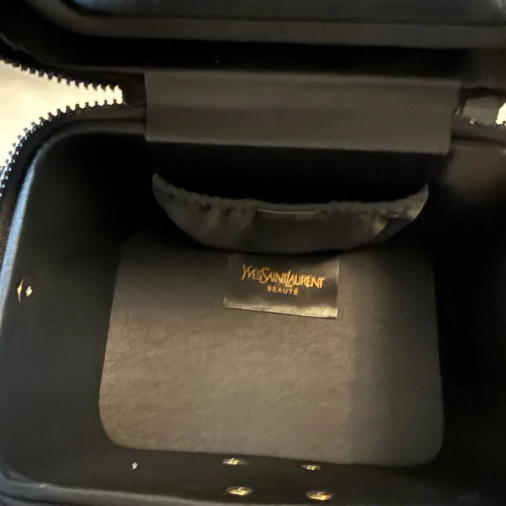 Saint Laurent GWP Cosmetic Case w/Card Holder - Picture 4 of 4